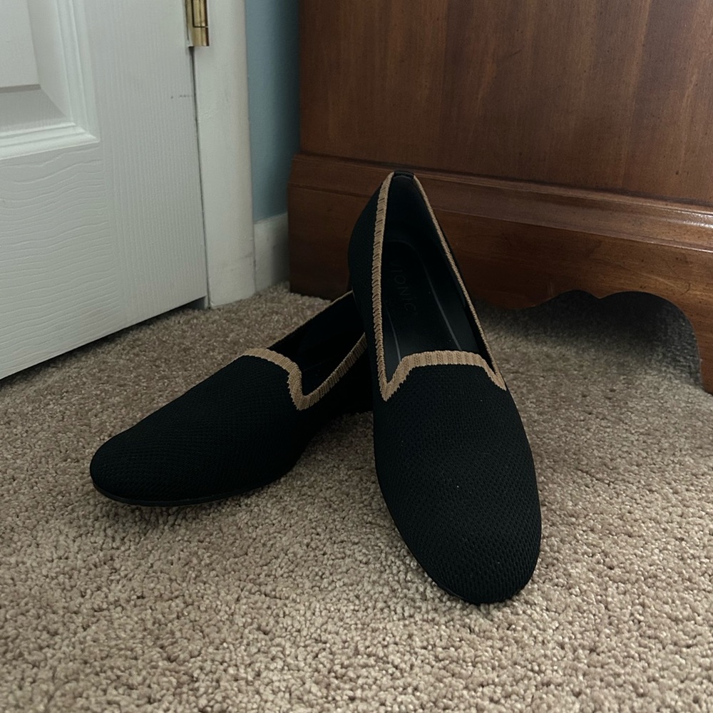 *Final Price* Vionic Willa Knit Loafer Black/Tan